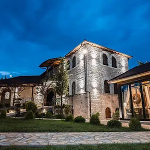 Lodge Helen, Voskopojë